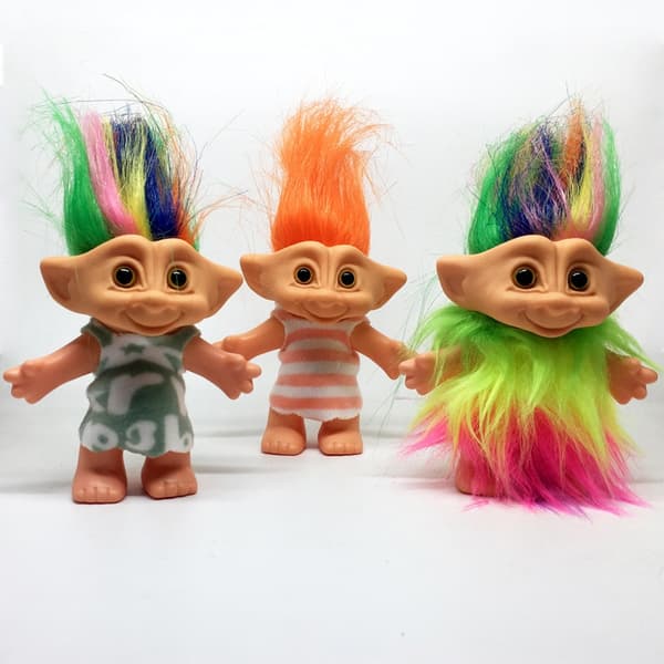 Trolldocka i retrostil – färgglad, samlarvänlig och perfekt som festgåva.