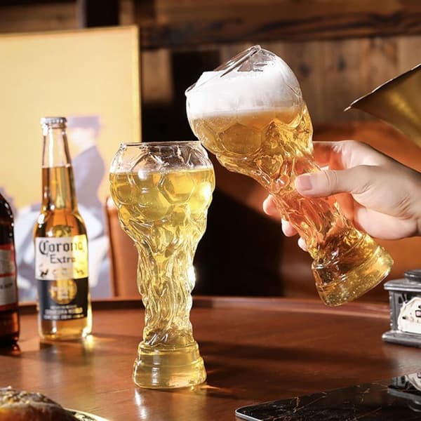 Världscup ölglas 450 ml – Exklusiv design – Premiumglasmaterial – För fester och sportevenemang