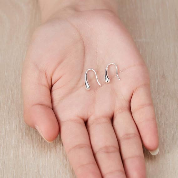 Örhängen i 925 sterlingsilver, droppformade.
