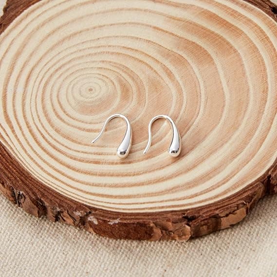 Örhängen i 925 sterlingsilver, droppformade.