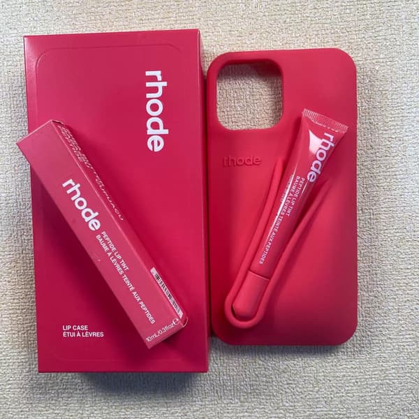 Rhode läppglans mobilskal för iPhone 14pro, röd