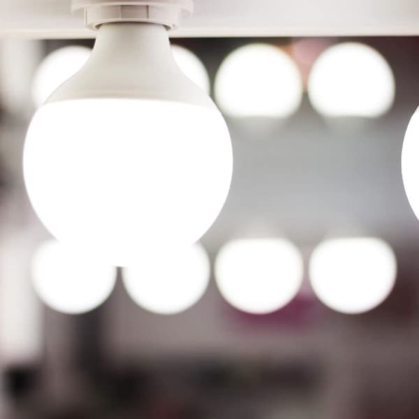 LED-lampa. E27-sockel. 20W. 6000K - kallt, starkt ljus. 120x158mm