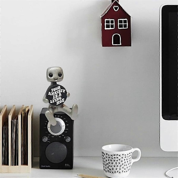 Din ångest är en lögnaktig hackrobot söt liten figur mental hälsa harts skrivbord hem kontor skrivbordskompis