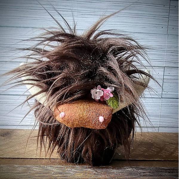 Handgjord Highland Cow Gnome, Farmhouse Nordic Dwarf Heminredning Dark brown