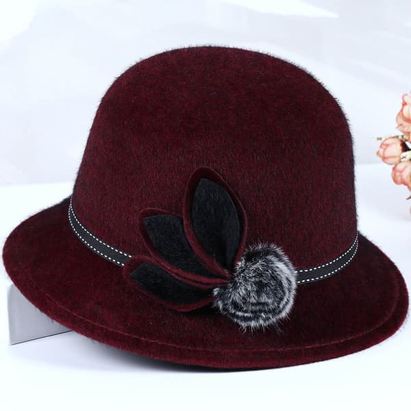 Elegant damfiltshatt, stilfull blommig bowlerhatt för höst/vinter