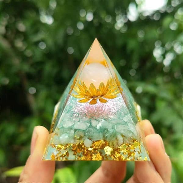 E Pyramide Ornamenter KrystallEnergi Generator Orgon Pyramide for E-Energi Beskyttelse Healing Meditasjon