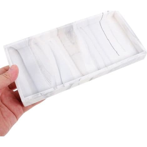 Liten vit badrumsbricka i marmor med silikonförvaring.
