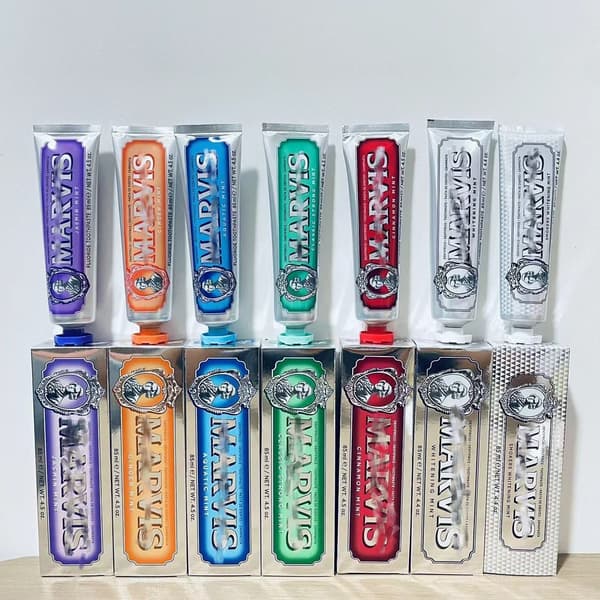 Presentförpackning för blekning och tandköttsvård 85 ml: Tandkräm för fräsch andedräkt Checkered Silver