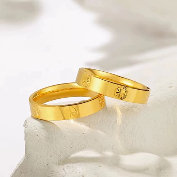 2-pak glatte diamantmønstrede ringe, stilfulde og simple guldfarvede ringe til par