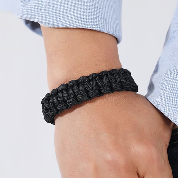 Klassisk medium størrelse 21cm svart paracord armbånd