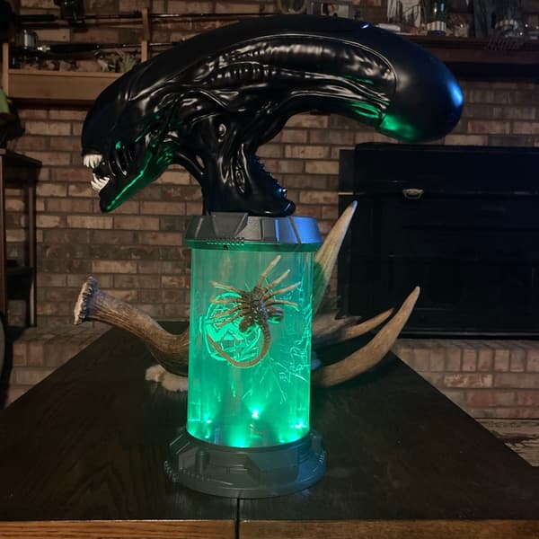 Ny Alien LED Vanntankpynt - Gotisk Alien Skrivebordsdekorasjon for Hjemmet