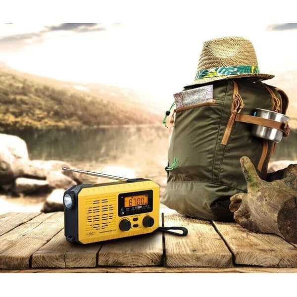 Aurinko- ja dynamokäyttöinen taskuradio LCD-näytöllä