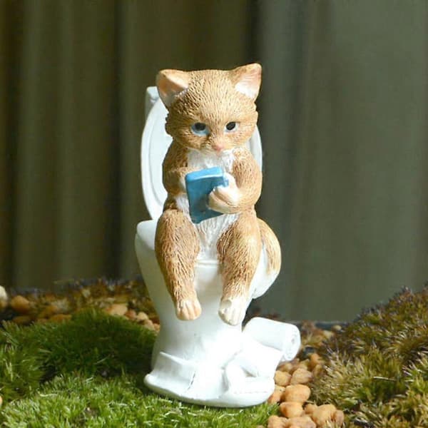 Miniature Kat Figur til Eventyrhave - Toilet MP Kat Figur (D-583-A)