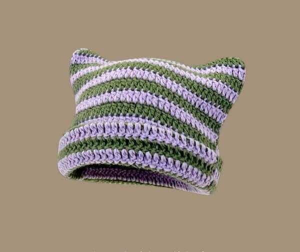 Trendy sort og hvid stribet strikket hue til kvinder, varm pulloverhætte med hornspids til efterår og vinter purple