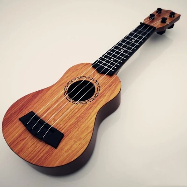 Minigitarr för barn, 4-strängad klassisk ukulele-gitarrleksak