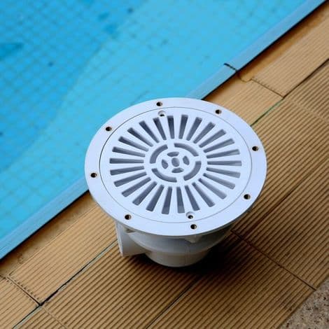 Pooltilbehør: Rundbundet afløbsrist til betonpools - Diameter 21 cm - Hvid