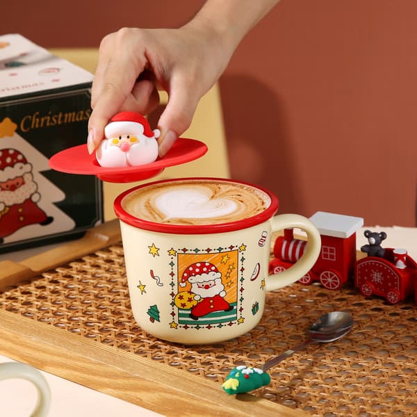 Jul-tema keramisk mugg presentförpackning (Tomte design) - 401-500ml, med lock och sked, julvattenmugg, julklappsmugg.
