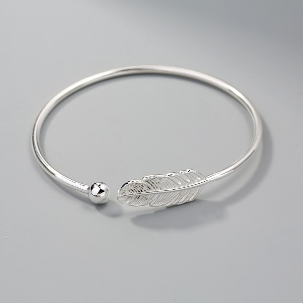 Äkta vit fjädermanschett öppen justerbar armband i sterlingsilverpläterad, 60 mm