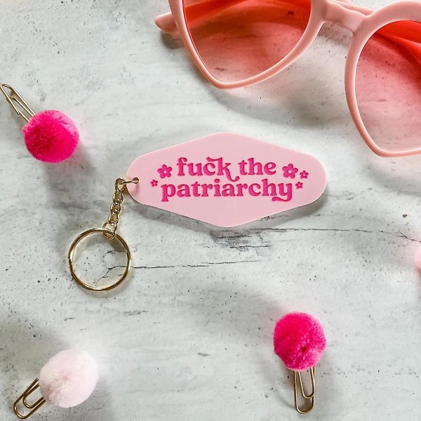 Feministisk nyckelring, Rosa nyckelring, Fuck The Patriarchy Feminist Keychain, Feminist Motel Keychain, Retro rolig rosa nyckelring present till tjej kvinnor A