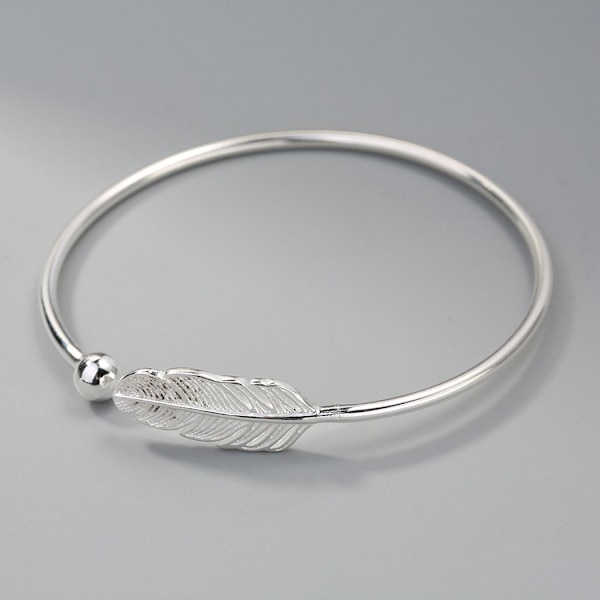 Äkta vit fjädermanschett öppen justerbar armband i sterlingsilverpläterad, 60 mm