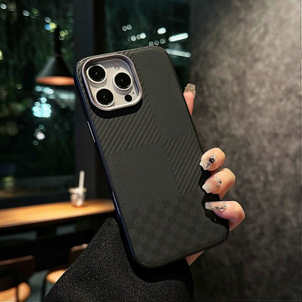 Skal för iPhone 16 Pro Max Kolfibertextur Läder+TPU+PC Hudvänligt Telefonskal - Svart / Houn Grey Checkered