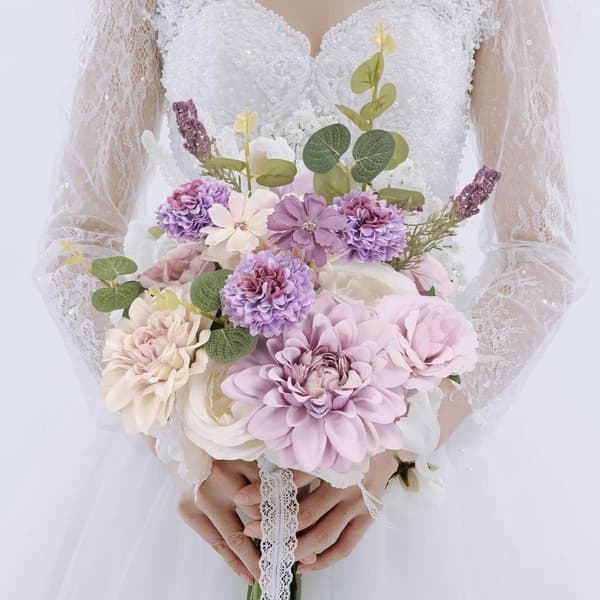 Kunstig lilla blomstersortiment, blandede silkeblomster