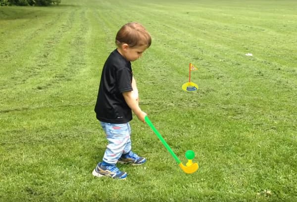 Golfklubbor i plast, robusta golfleksaksset i plast för småbarn och barn