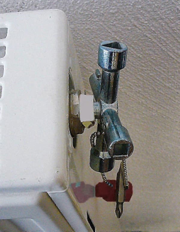 Universalnyckel för element, el-, vatten- och gasmätarskåp & Elementnyckel, elementnyckel, ventilnyckel (2 st, silver) - JV
