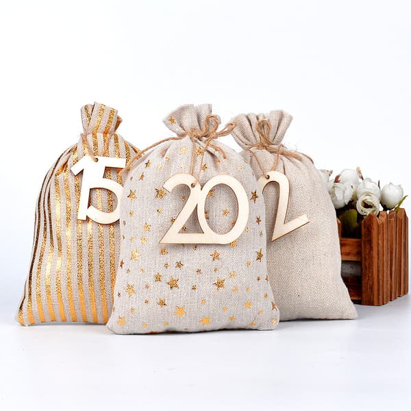 Julkalender med bomullsgodis, julklappspåse, adventskalenderpåse