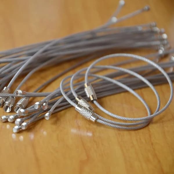 Nøkkelring i rustfritt stål, 10-pakning - Slitesterk nøkkelring med wire