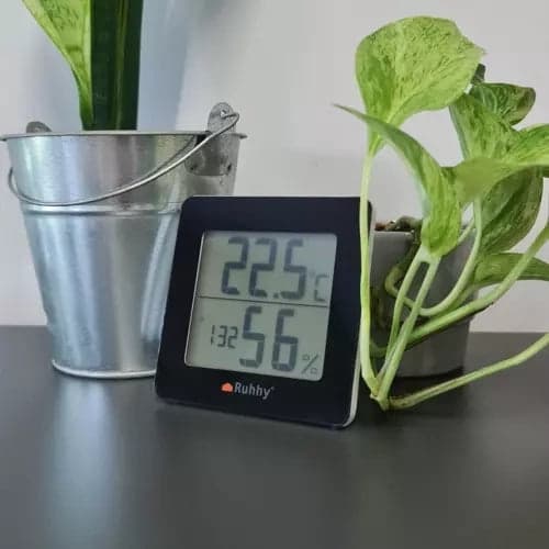 Sääasema lämpömittarilla/kosteusmittarilla ja kellolla, LCD, musta/valkoinen