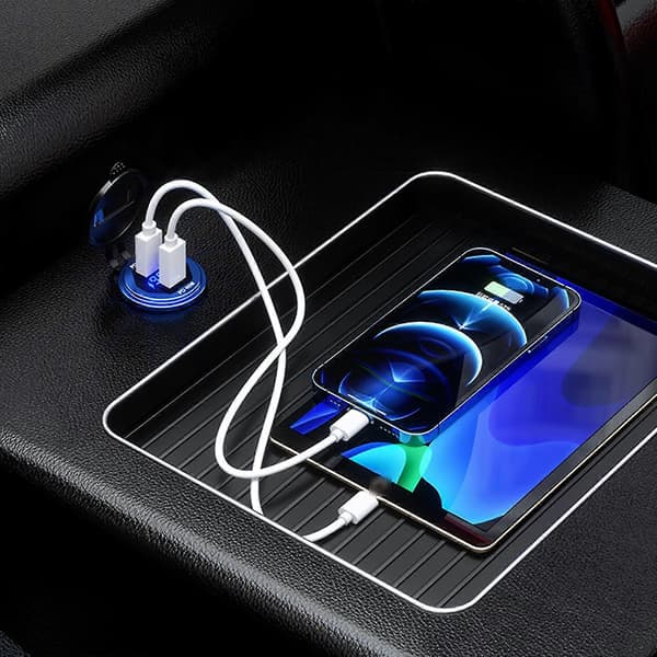 Metal 90W Dobbelt Type C USB C PD Hurtig Biloplader med Spænding/Effekt Display