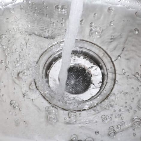 Sett med 2 siler til dusj, badekar eller kjøkkenvask. Sil i rustfritt stål til vask. 3 tommer i diameter.