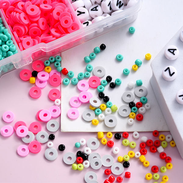 3750 stk. bogstavperler, perler til smykkefremstilling, perler til armbåndsfremstilling