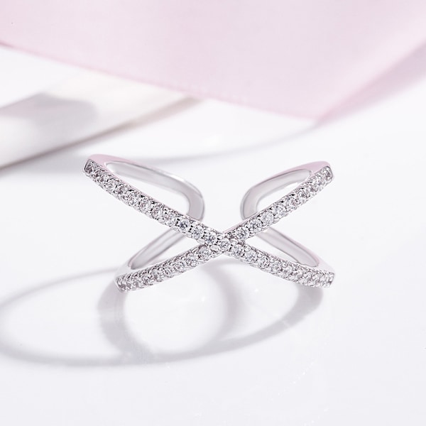 Silver Cross Rings för kvinnor Justerbara ringar för kvinnor Set med kubiska zirkoniastenar. Designer Sta