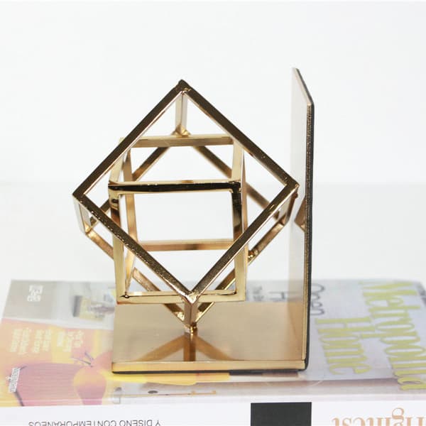 Geometrisk jernkubeskulptur - Minimalistiske statueornamenter Cente
