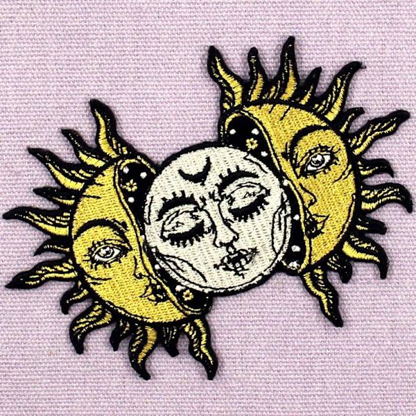 Broderet patch i form af solen og månen, til at sy eller stryge på Z
