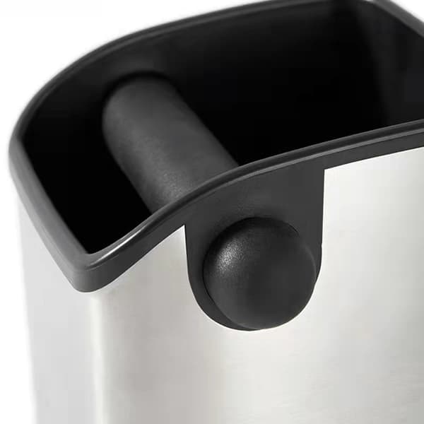 Svart kaffeaccessoar Matt vinklet sølv - Knock Box for coffe