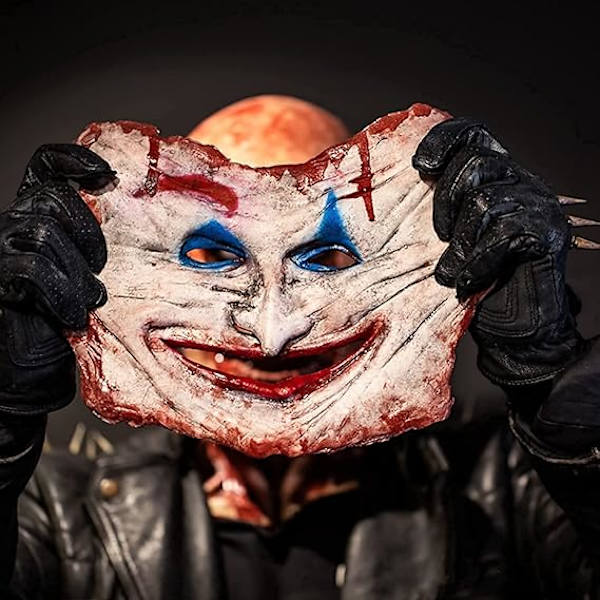 Halloween-kauhunaamio kaksinkertaisella kerroksella ja kuorittavalla pinnalla, kauhuklovninaamio + verinen kauhukallo