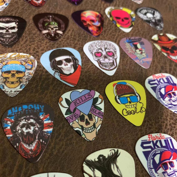 10 kappaleen plektrapakkaus, Skulls monivärinen - 0,46 mm