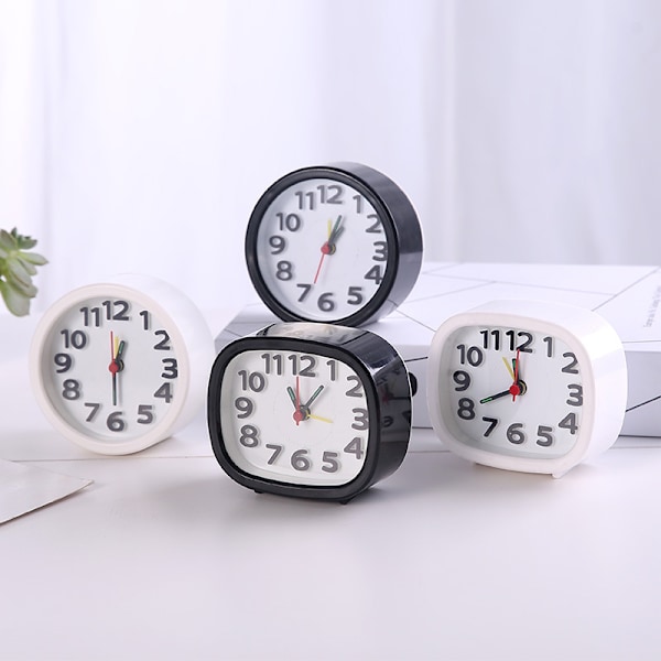 Svart Väckarklocka för Sängbord, Liten Lätt Kvarts Reseväckarklocka, Tyst, Icke-Tickande Analog med Snooze och Ljus,