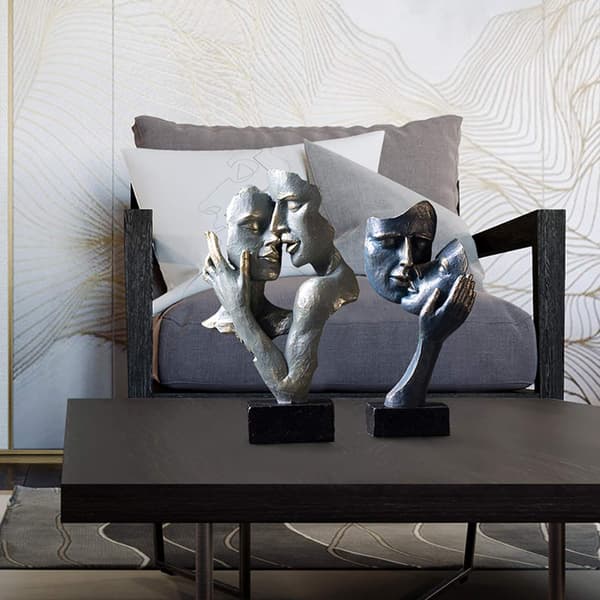 Stille parstatue, moderne kunstfigur stue interiør