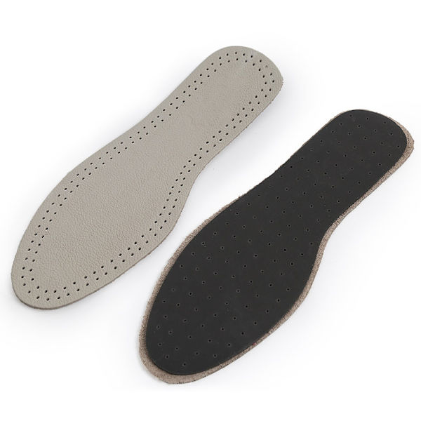 Andningsbara ko-läderinlägg med aktiverat kol för män och kvinnor, svett-absorberande och andningsbara inlägg i ko-läder med latexsvamp