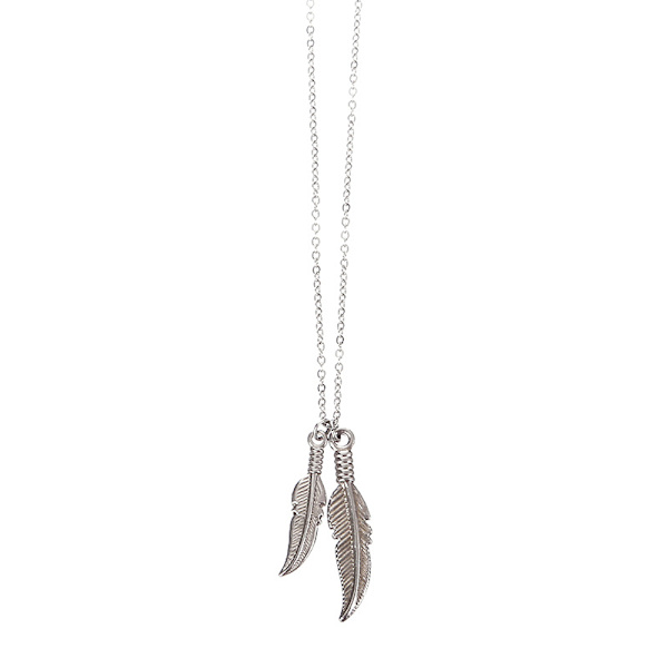 Två silverfjädrar halsband