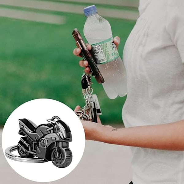 2 stycken mini motorcykelnyckelringar i förkromad metall I