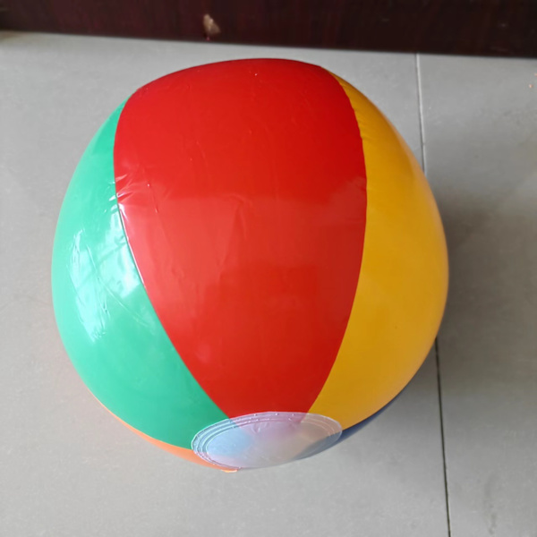 Kolme 30 cm:n (12 tuuman) rantapalloa, sitten täytä ilmalla