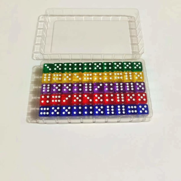 Pakke med 50 16 mm fargerike gjennomsiktige terninger med 6 sider 5 farger