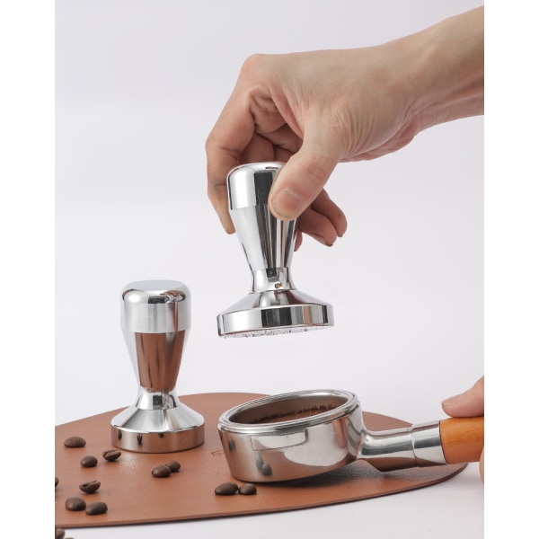 Bunddiameter: 53 mm - Højde: 85mm - Tamper i rustfrit stål til kaffe