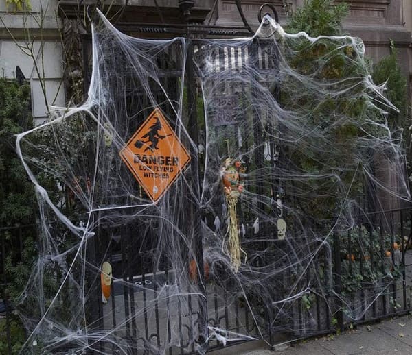 Halloween-dekorasjon 300g hvit edderkoppbomull + 60 små edderkopper