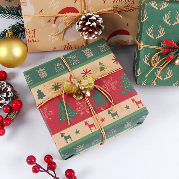 Nytt julkraftpapper, färgglada presentförpackningar, julgran